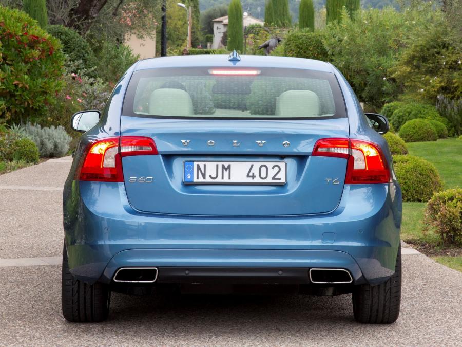  Volvo S60 T6 2013 года  (фото 10 из 17)